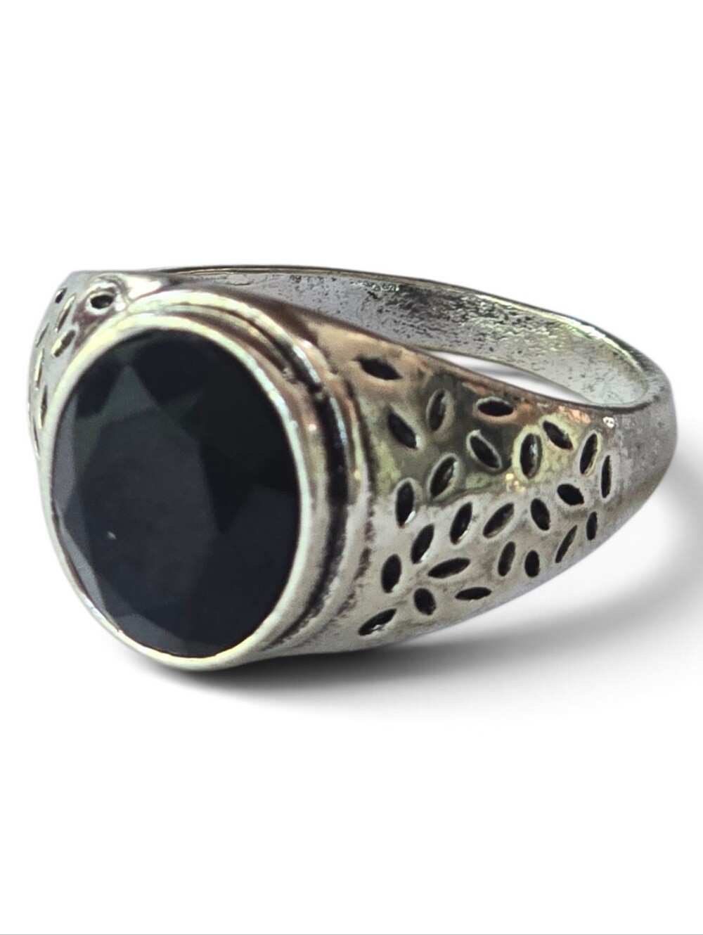 BLACK ONYX BEZEL SET BAND  SHOULDER LEAF MOTIFF NEW SIZE 11 QUALITY TITANIUMRING